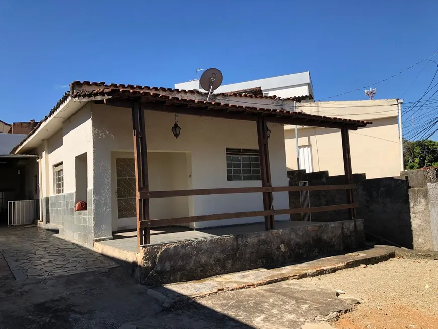 Foto 1 de Casa com 4 Quartos à venda, 357m² em Caiçaras, Belo Horizonte