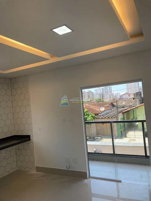 Foto 1 de Casa de Condomínio com 2 Quartos à venda, 61m² em Vila Tupi, Praia Grande