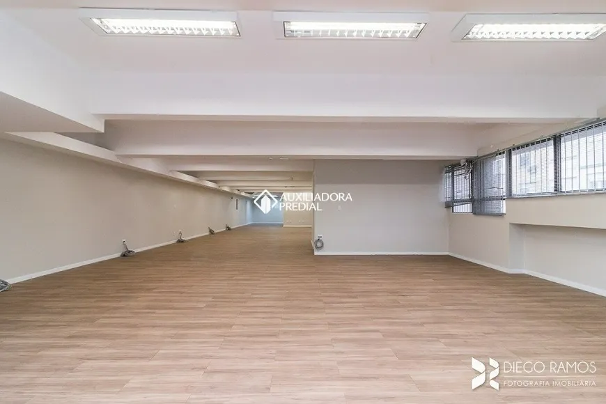 Foto 1 de Sala Comercial para alugar, 302m² em Rio Branco, Porto Alegre