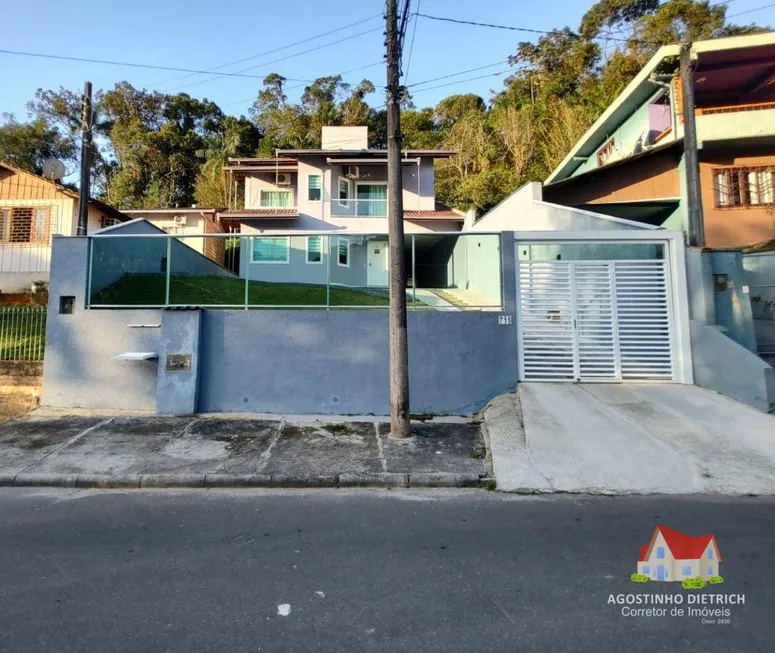 Foto 1 de Sobrado com 3 Quartos à venda, 173m² em Iririú, Joinville