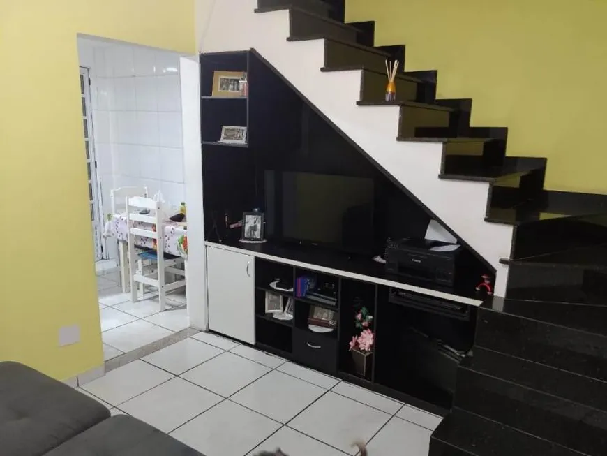 Foto 1 de Casa com 2 Quartos à venda, 54m² em Santa Maria, Osasco