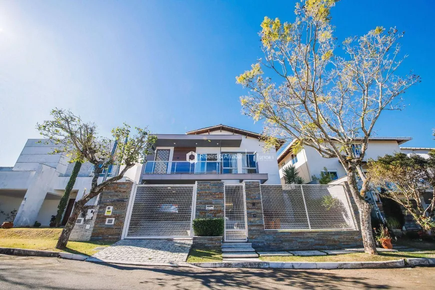 Foto 1 de Casa de Condomínio com 3 Quartos à venda, 387m² em São Pedro, Juiz de Fora