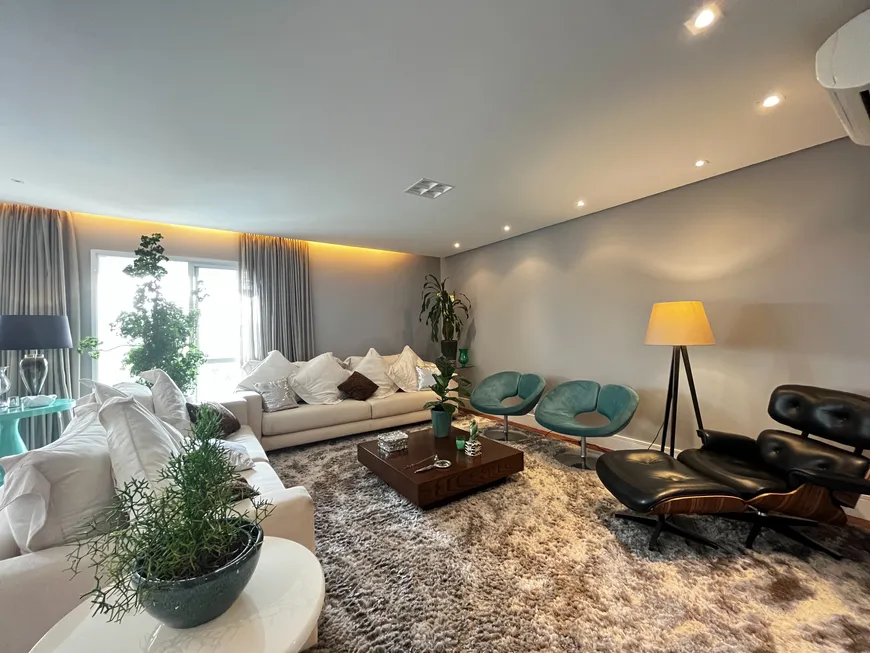 Foto 1 de Apartamento com 3 Quartos à venda, 240m² em Cidade Monções, São Paulo