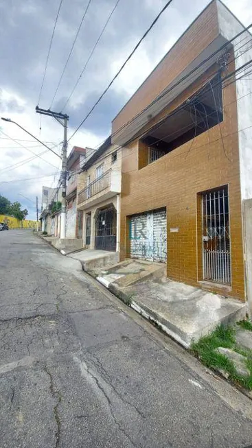 Foto 1 de Casa com 2 Quartos à venda, 207m² em Ayrosa, Osasco