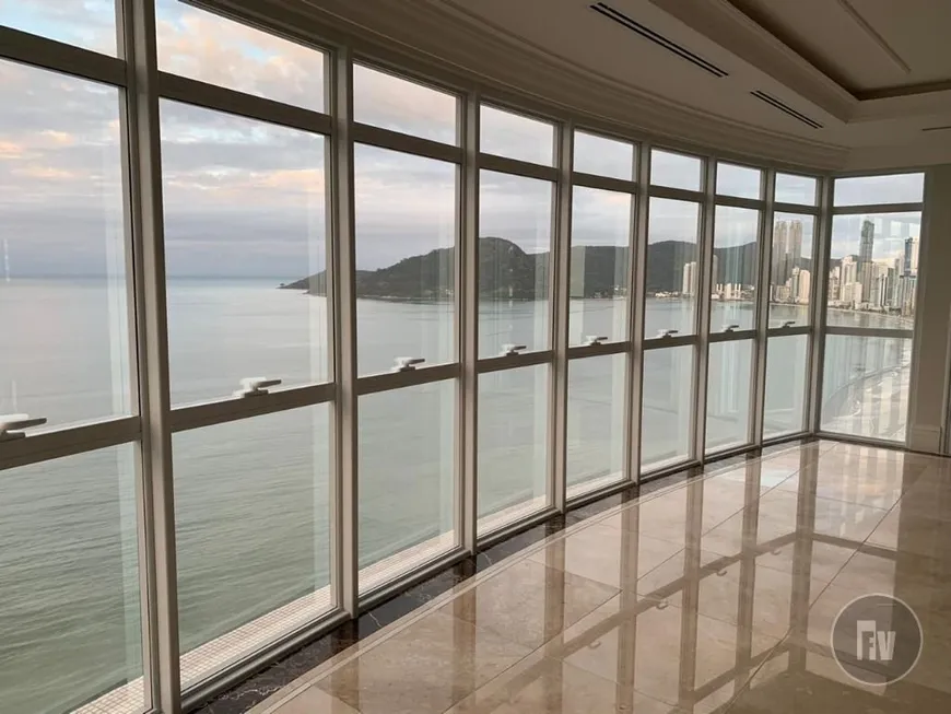 Foto 1 de Apartamento com 5 Quartos à venda, 316m² em Centro, Balneário Camboriú