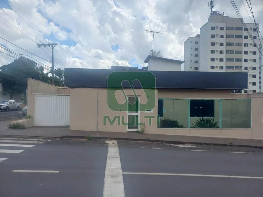 Foto 1 de Casa com 3 Quartos para alugar, 170m² em Santa Maria, Uberlândia