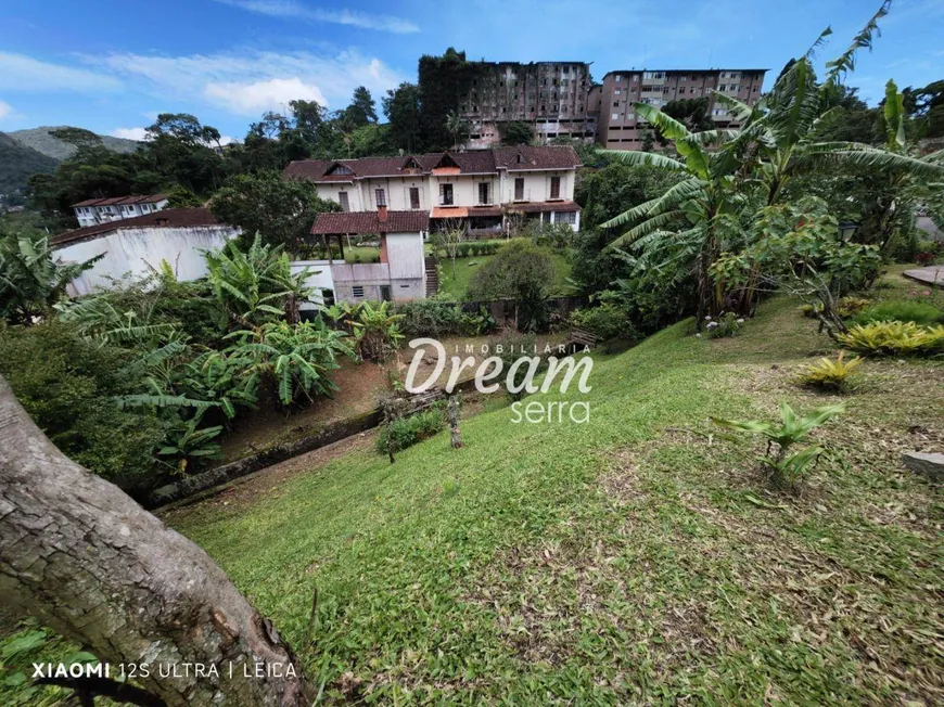 Foto 1 de Lote/Terreno à venda, 739m² em Barroso, Teresópolis