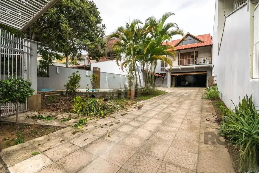 Foto 1 de Casa com 4 Quartos para alugar, 349m² em Chácara das Pedras, Porto Alegre