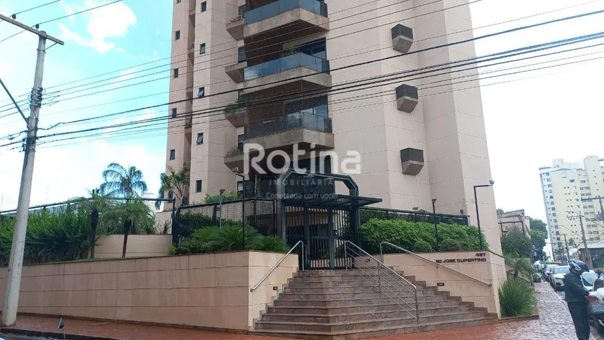 Foto 1 de Apartamento com 3 Quartos para alugar, 300m² em Fundinho, Uberlândia