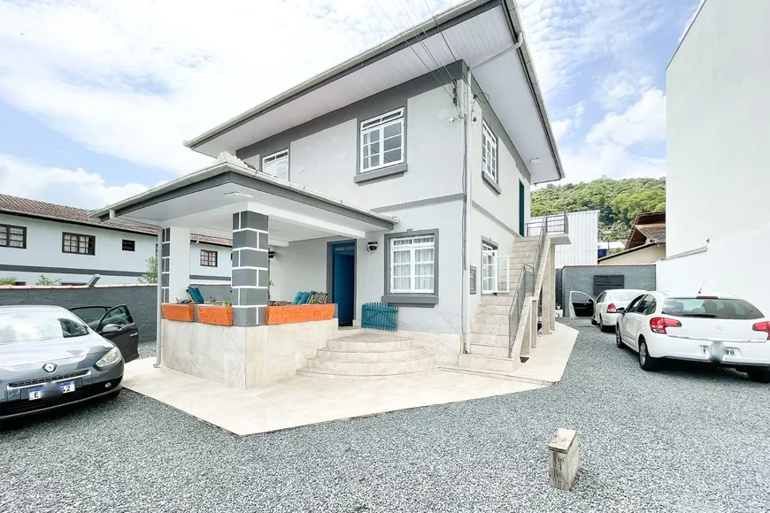 Foto 1 de Casa com 4 Quartos à venda, 204m² em Velha, Blumenau