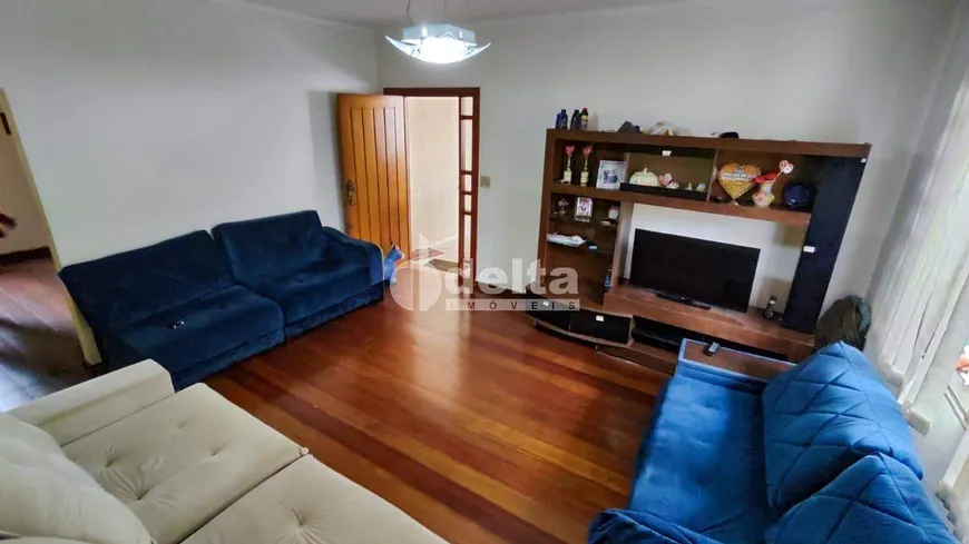 Foto 1 de Casa com 4 Quartos à venda, 188m² em Jardim Patrícia, Uberlândia