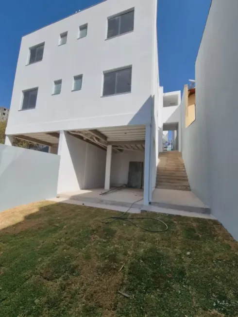 Foto 1 de Casa com 2 Quartos à venda, 66m² em Senhora das Graças, Betim