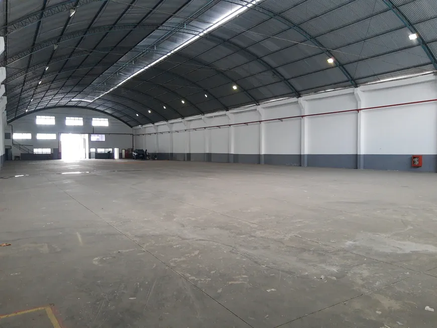 Foto 1 de Galpão/Depósito/Armazém para alugar, 2600m² em Centro, Belford Roxo