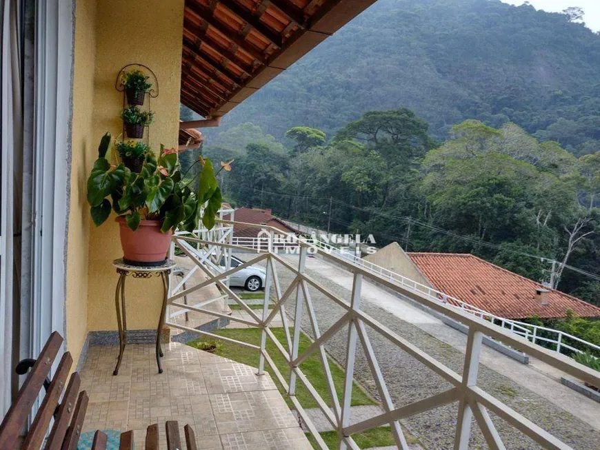 Foto 1 de Casa de Condomínio com 3 Quartos à venda, 79m² em Cascata dos Amores, Teresópolis