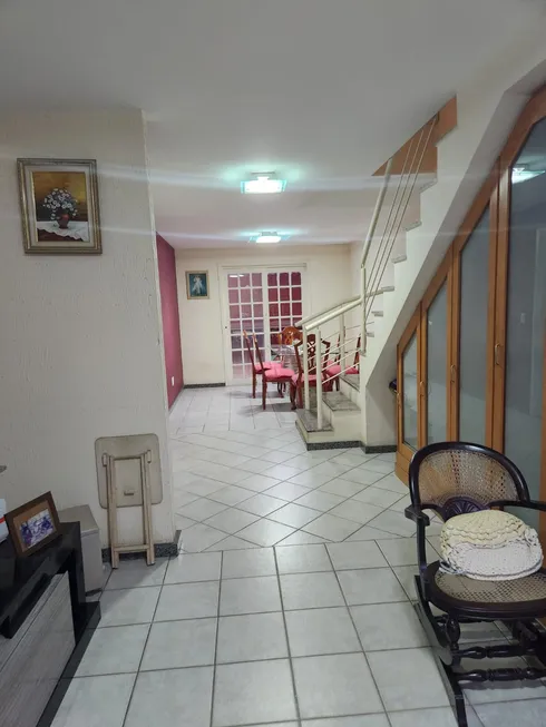 Foto 1 de Casa de Condomínio com 4 Quartos à venda, 145m² em Camboinhas, Niterói