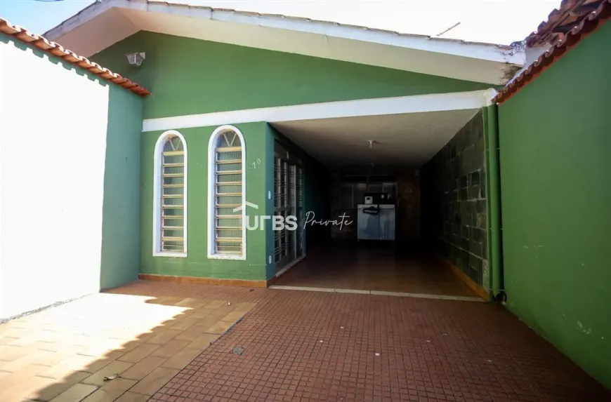 Foto 1 de Casa com 3 Quartos à venda, 136m² em Setor Coimbra, Goiânia
