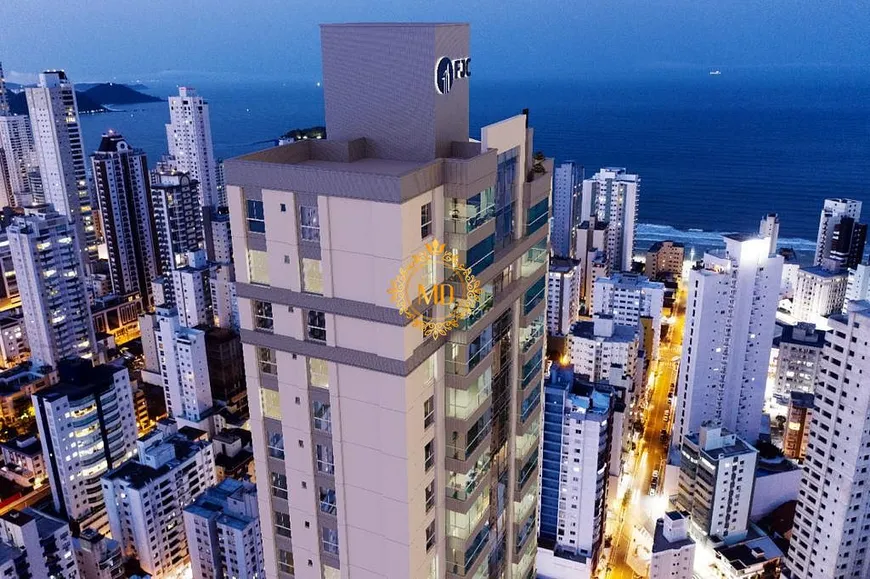 Foto 1 de Apartamento com 4 Quartos à venda, 146m² em Centro, Balneário Camboriú