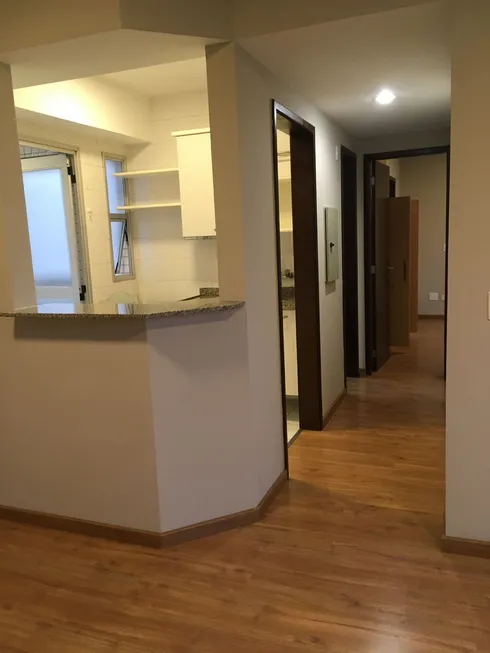 Foto 1 de Apartamento com 2 Quartos à venda, 66m² em Centro, Curitiba