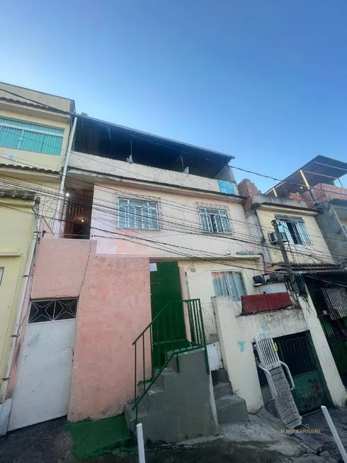 Foto 1 de Casa de Condomínio com 2 Quartos à venda, 110m² em Ramos, Rio de Janeiro