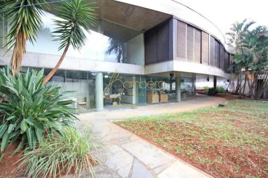 Foto 1 de Casa com 7 Quartos à venda, 917m² em Jardim Petrópolis, São Paulo