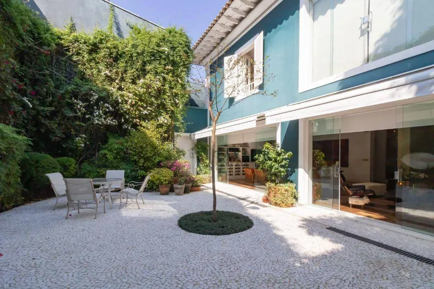 Foto 1 de Casa com 4 Quartos à venda, 399m² em Jardim Europa, São Paulo