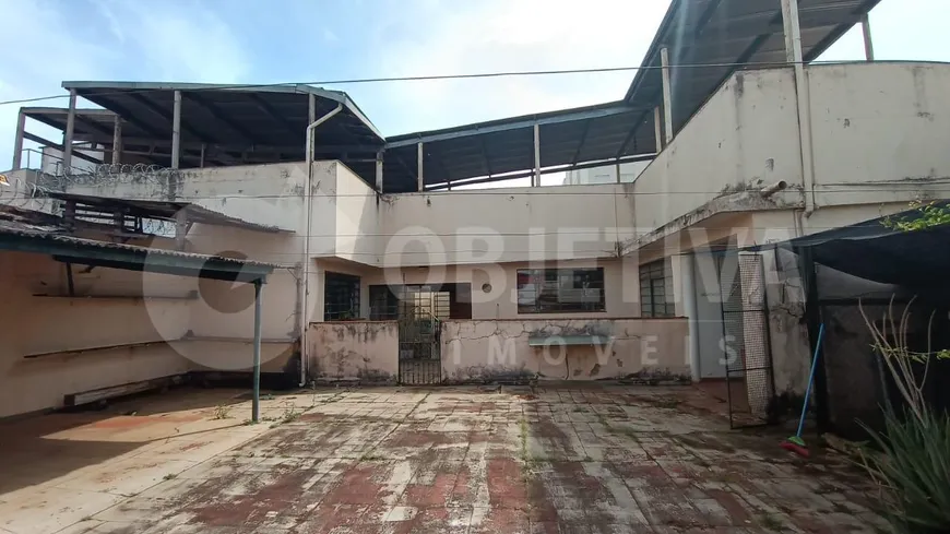 Foto 1 de Casa com 2 Quartos à venda, 900m² em Centro, Uberlândia