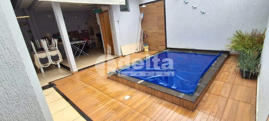 Foto 1 de Casa com 3 Quartos à venda, 150m² em Alto Umuarama, Uberlândia