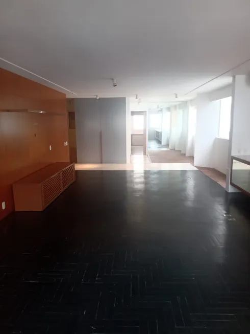 Foto 1 de Apartamento com 3 Quartos para venda ou aluguel, 183m² em Cerqueira César, São Paulo