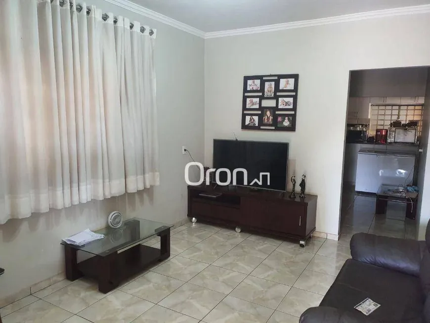 Foto 1 de Casa com 4 Quartos à venda, 270m² em Jardim Clarissa, Goiânia