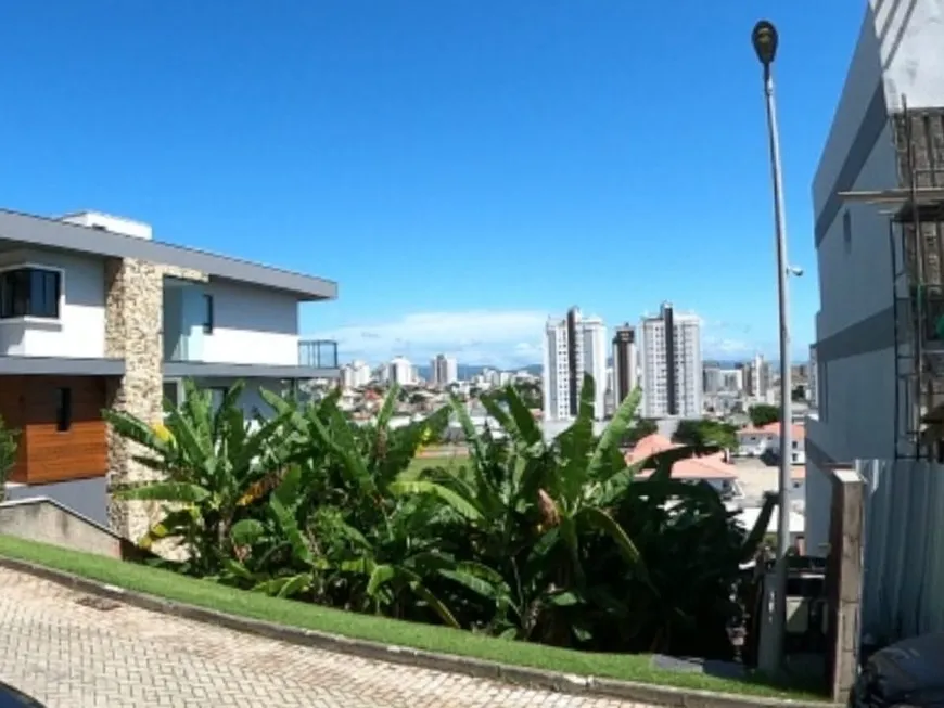 Foto 1 de Lote/Terreno à venda, 573m² em Estreito, Florianópolis
