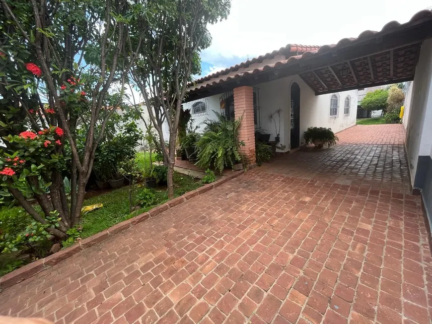 Foto 1 de Casa com 3 Quartos à venda, 190m² em Saraiva, Uberlândia