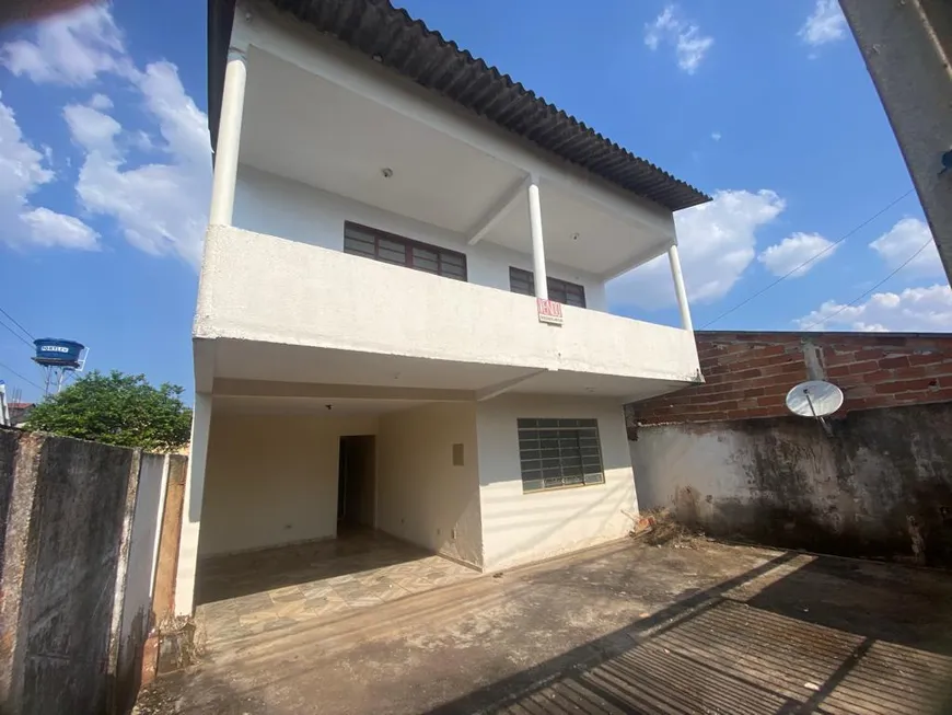 Foto 1 de Casa com 3 Quartos à venda, 300m² em Vila Finsocial, Goiânia