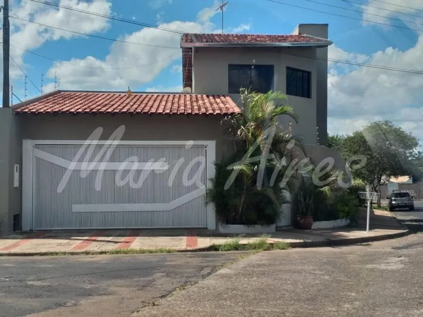 Foto 1 de Casa com 3 Quartos para venda ou aluguel, 166m² em Jardim Acapulco, São Carlos
