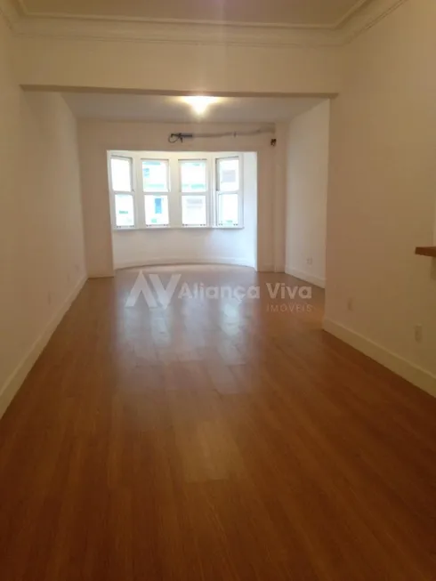 Foto 1 de Apartamento com 2 Quartos à venda, 130m² em Leme, Rio de Janeiro