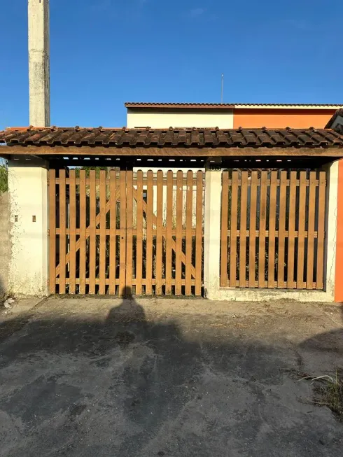 Foto 1 de Casa com 2 Quartos à venda, 130m² em Balneário Gaivota, Itanhaém