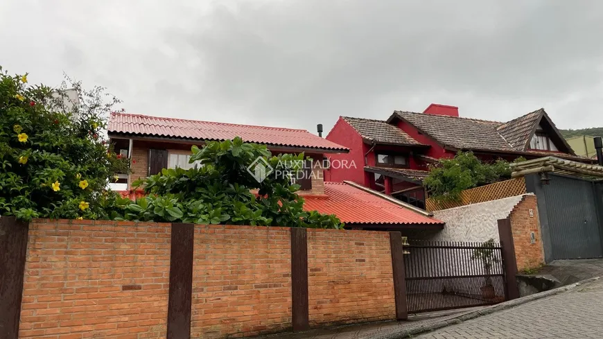 Foto 1 de Casa com 3 Quartos à venda, 260m² em Rio Tavares, Florianópolis