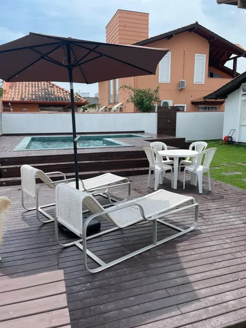 Foto 1 de Casa com 4 Quartos para alugar, 150m² em Jurerê Internacional, Florianópolis