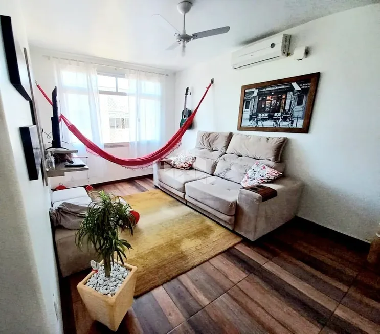 Foto 1 de Apartamento com 3 Quartos à venda, 75m² em Medianeira, Porto Alegre