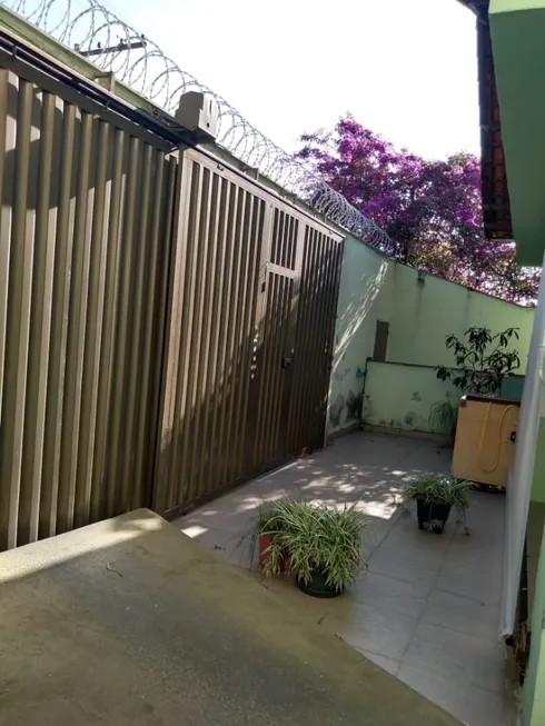 Foto 1 de Casa com 4 Quartos à venda, 360m² em Santo André, Belo Horizonte