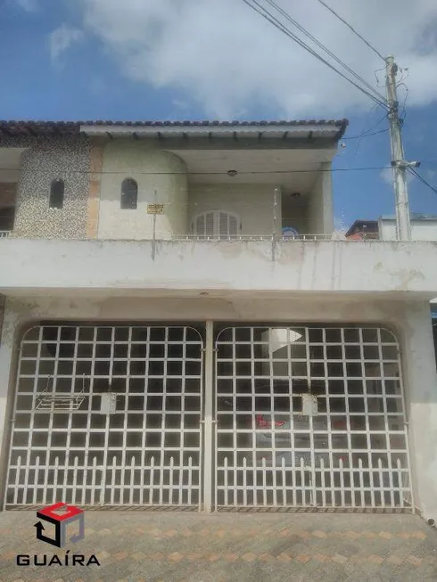 Foto 1 de Sobrado com 3 Quartos à venda, 184m² em Santa Maria, Santo André