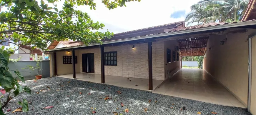Foto 1 de Casa com 3 Quartos para alugar, 120m² em Vila da Glória, São Francisco do Sul