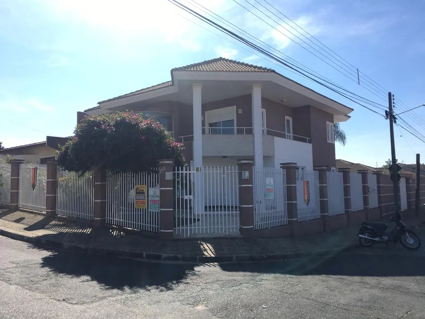 Foto 1 de Casa com 4 Quartos para alugar, 443m² em Órfãs, Ponta Grossa