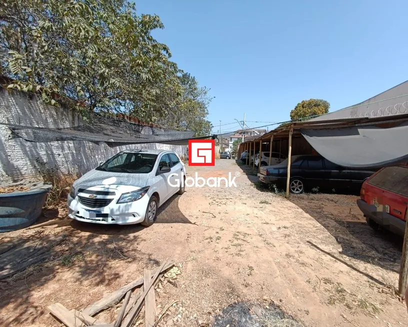 Foto 1 de Lote/Terreno à venda, 420m² em Vila Brasília, Montes Claros