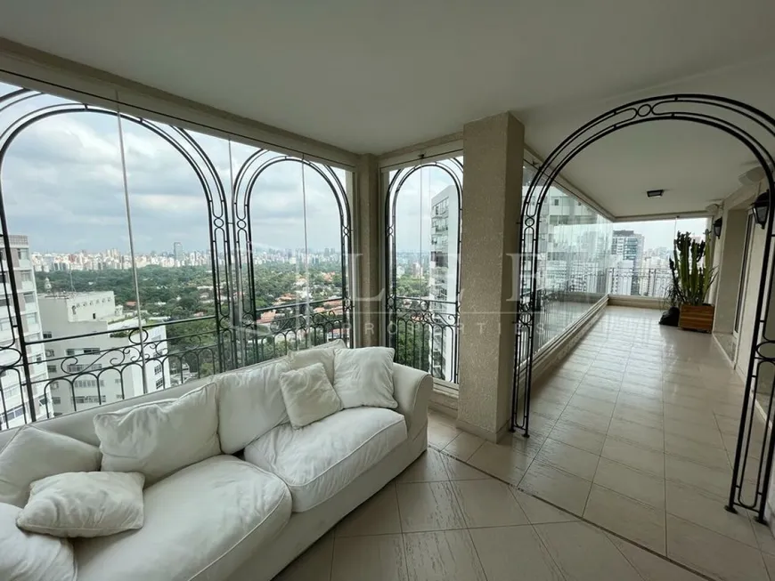 Foto 1 de Apartamento com 3 Quartos para alugar, 351m² em Cerqueira César, São Paulo