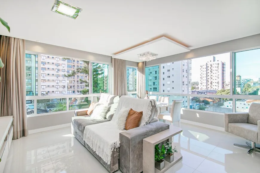 Foto 1 de Apartamento com 3 Quartos à venda, 93m² em Passo da Areia, Porto Alegre