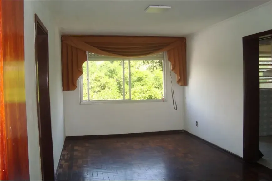 Foto 1 de Apartamento com 3 Quartos à venda, 133m² em Teresópolis, Porto Alegre