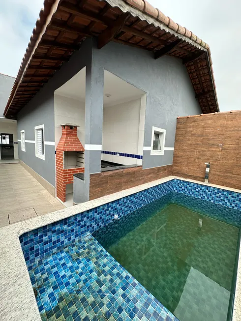 Foto 1 de Casa com 2 Quartos à venda, 69m² em Agenor de Campos, Mongaguá