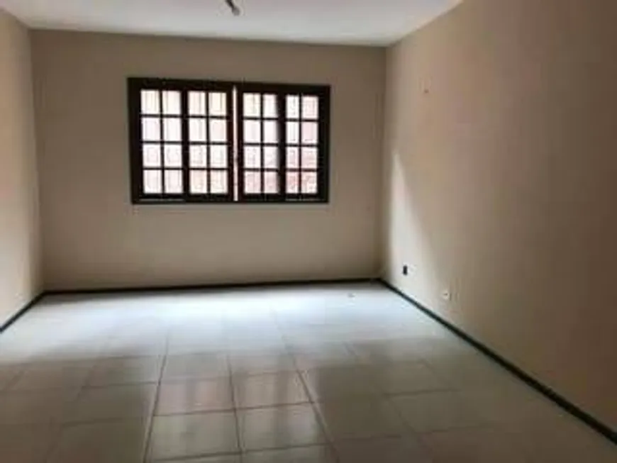 Foto 1 de Apartamento com 1 Quarto para alugar, 10m² em Centro, Petrópolis