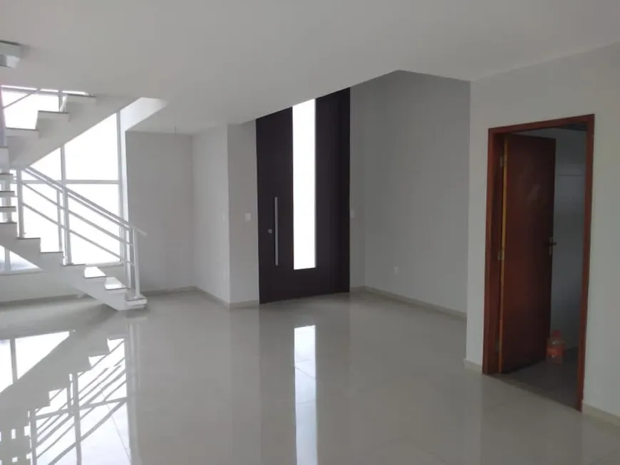 Foto 1 de Casa de Condomínio com 4 Quartos para alugar, 400m² em VILA DA RAINHA, Campos dos Goytacazes