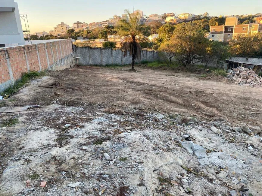 Foto 1 de Lote/Terreno à venda, 1652m² em Estância Silveira, Contagem